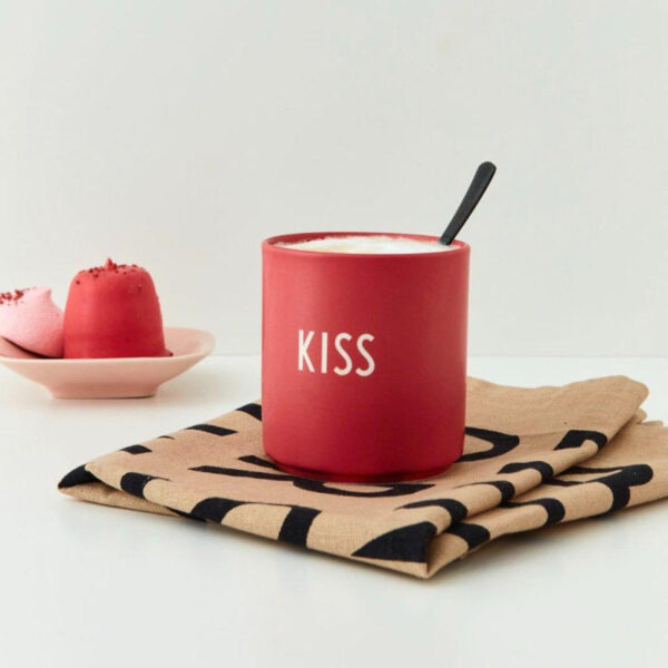 Design Letters Favorite Kop KISS i Koral 1